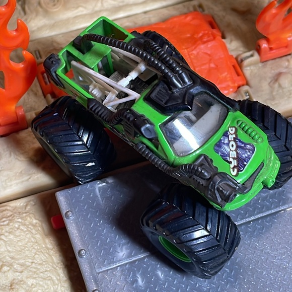 Mini Cyborg - Picture 3 of 3